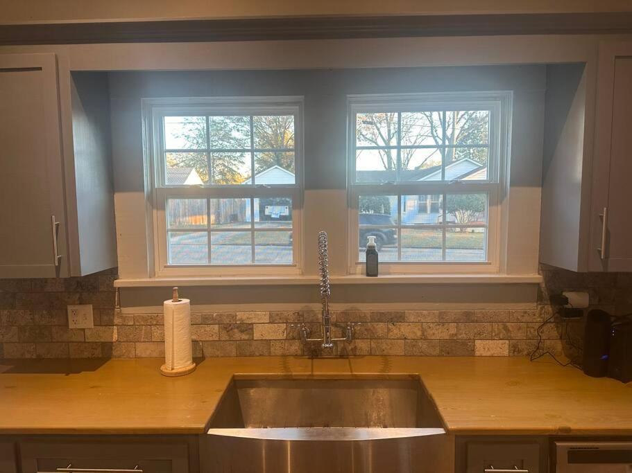 Local With A Side Of Cozy Apartment Enterprise Exterior foto